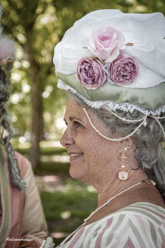 Costumes historiques dans les jardins du château de Vaux-le-Vicomte 