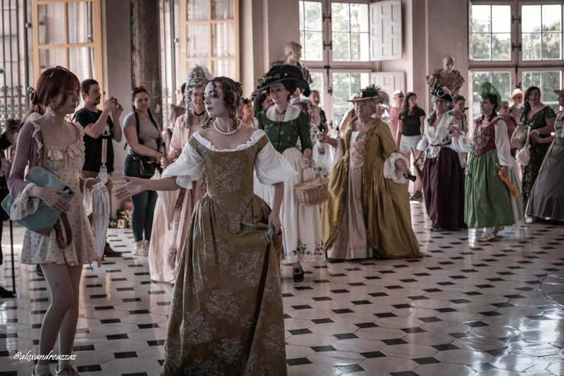 Membres de Crinolines et Cie en costumes XVIIIe siècle au château de Vaux-le-Vicomte 