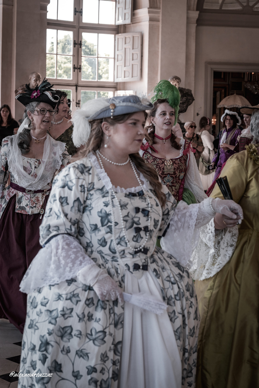 Membres de Crinolines et Cie en costumes XVIIIe siècle au château de Vaux-le-Vicomte 