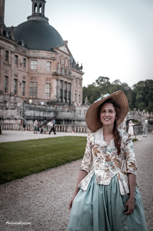 Costumes historiques dans les jardins du château de Vaux-le-Vicomte 