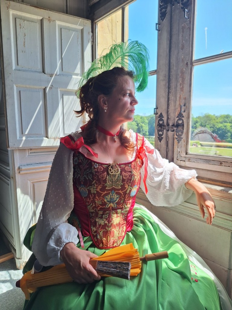 Membres de Crinolines et Cie en costumes XVIIIe siècle au château de Vaux-le-Vicomte 