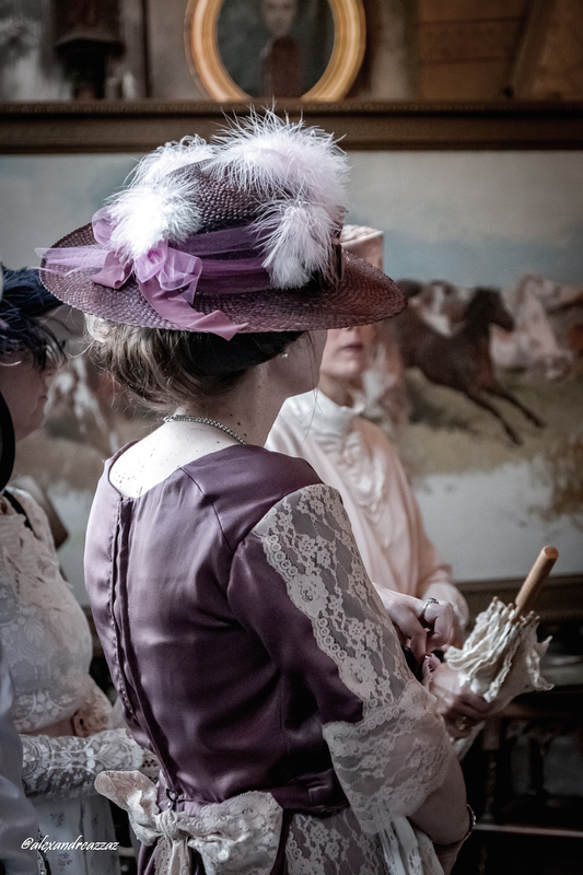 Visite guidée du château de Rosa Bonheur en tenues historiques