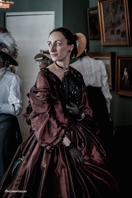 Membres de Crinolines et Cie en costumes Belle Époque au château de Rosa Bonheur