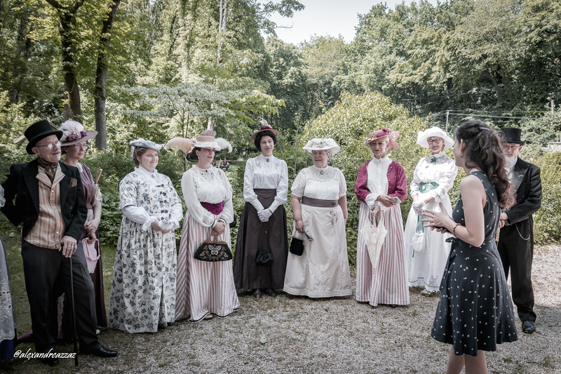 Membres de Crinolines et Cie en costumes Belle Époque au château de Rosa Bonheur