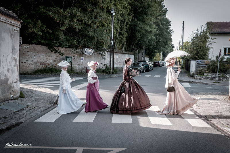 Membres de Crinolines et Cie en costumes Belle Époque au château de Rosa Bonheur