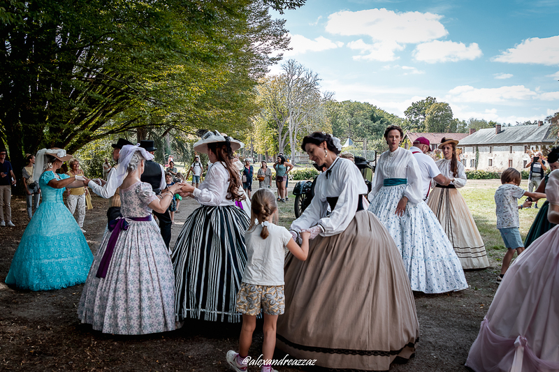 Danse historique en costumes Second Empire au Château de Briord