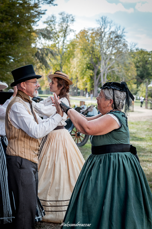 Danse historique en costumes Second Empire au Château de Briord