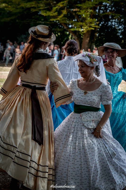 Danse historique en costumes Second Empire au Château de Briord