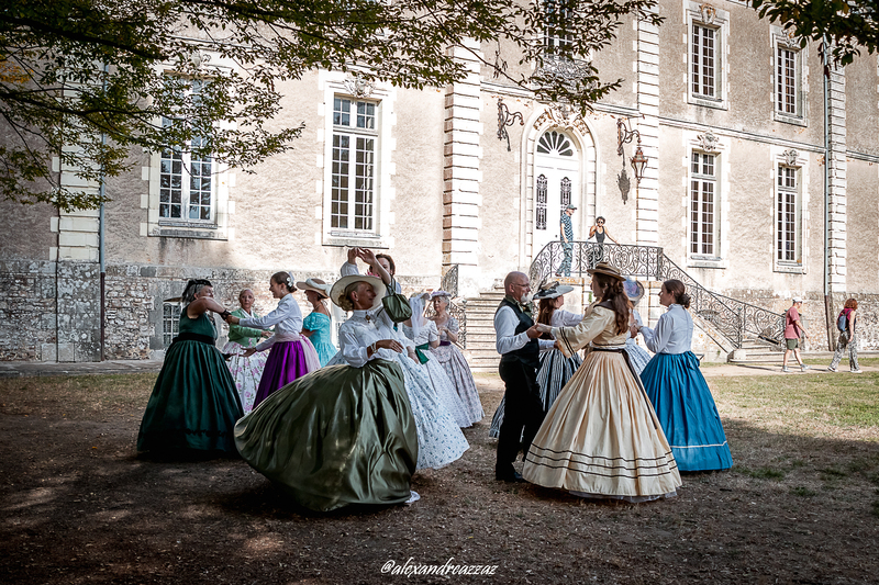Danse historique en costumes Second Empire au Château de Briord