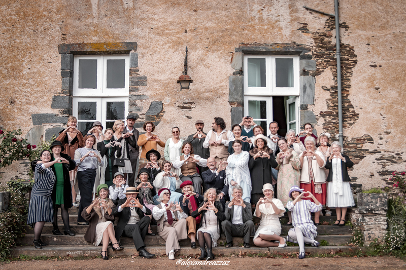 Les adhérents de Crinolines & Cie réunis pour les 15 ans de l’association au Château de la Garlais