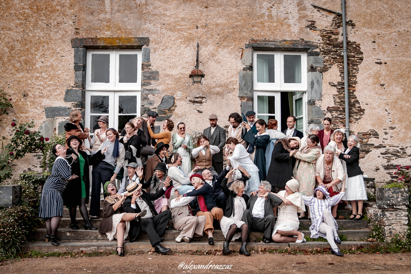 Les adhérents de Crinolines & Cie réunis pour les 15 ans de l’association au Château de la Garlais